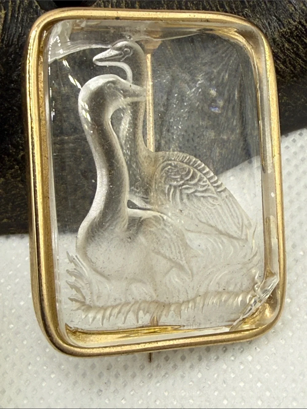 Vintage intaglio glass untested metal unsigned unmarked Glass Swan pin brooch
